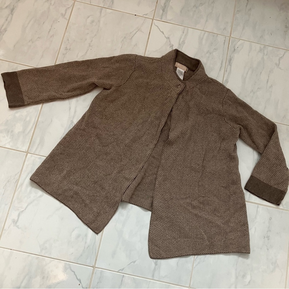 Hekla & co brown / tan long sleeve sweater cardigan. Top snap. EUC!